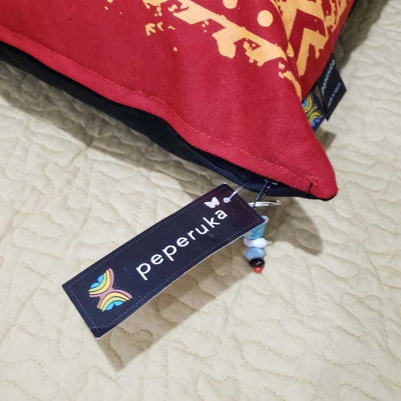 Traveling Is Learning Peperuka accent pillow - Picture 2 of 7